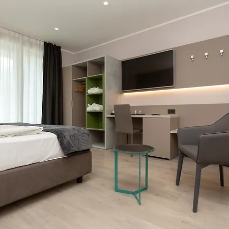 Garda Life Hotel 3*